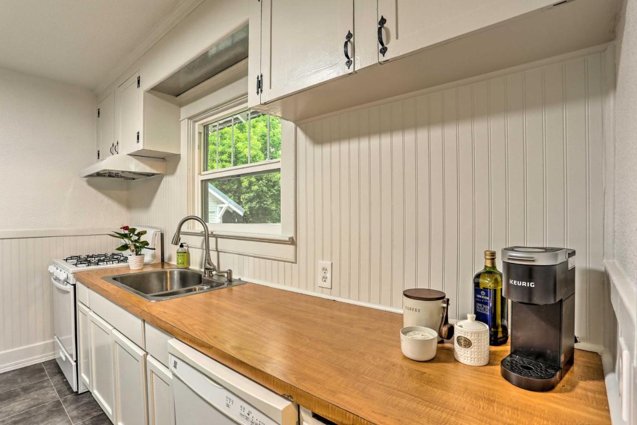 Pet-Friendly Baker City Escape With Private Yard! Exterior foto